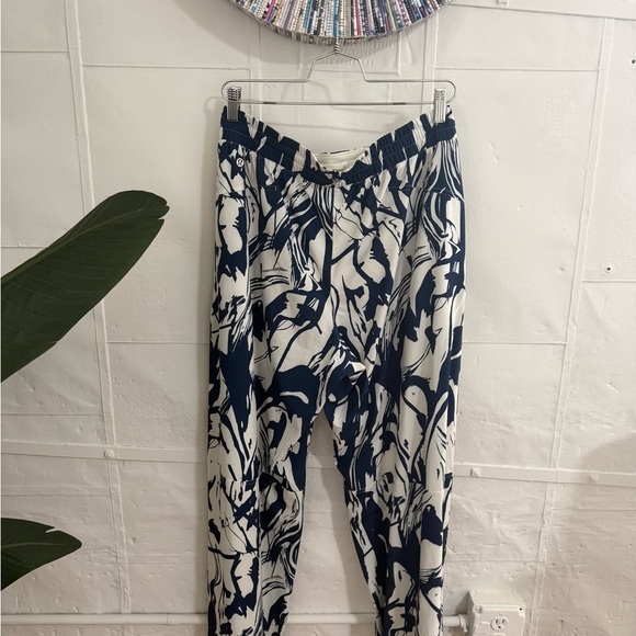 lululemon Swift Mid-Rise Wide-Leg Pants 10 - Picture 2 of 3